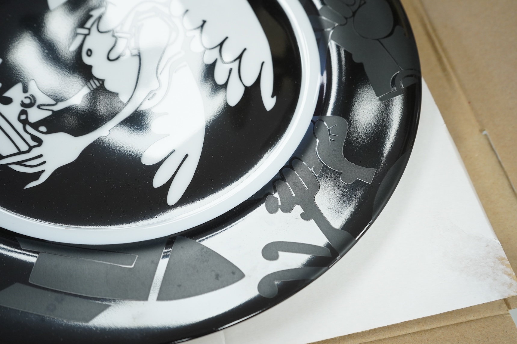 Nilsson es Chiglieu, a set of six warbirds design plates, 30cm